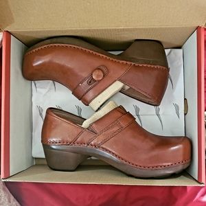 Dansko Solstice Professional Clogs 39 Saddle